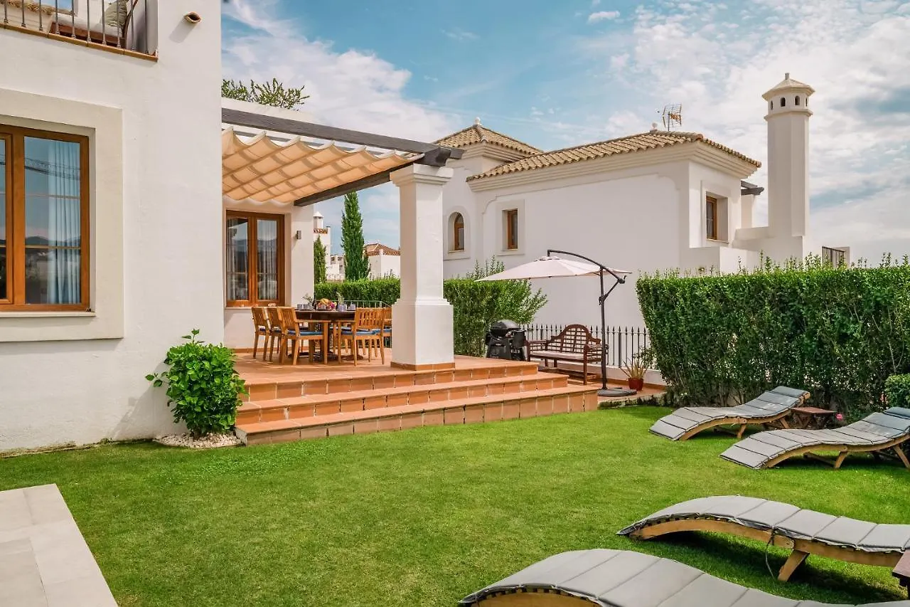 Villa Con Piscina Climatizada Y Vistas Al Golf Spain
