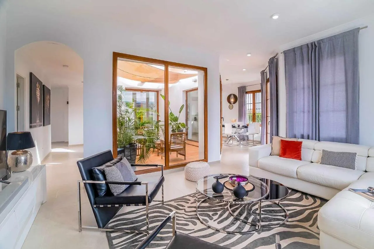 Villa Con Piscina Climatizada Y Vistas Al Golf 0*, Estepona Spain