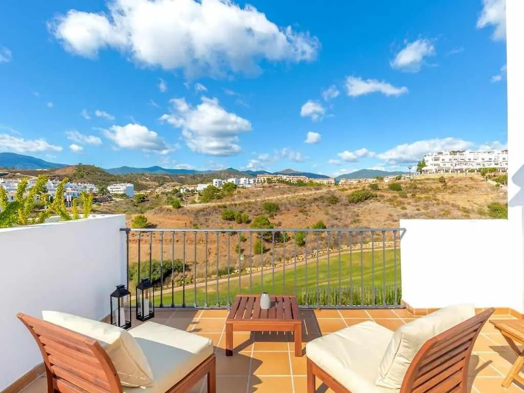 Villa Con Piscina Climatizada Y Vistas Al Golf  Estepona