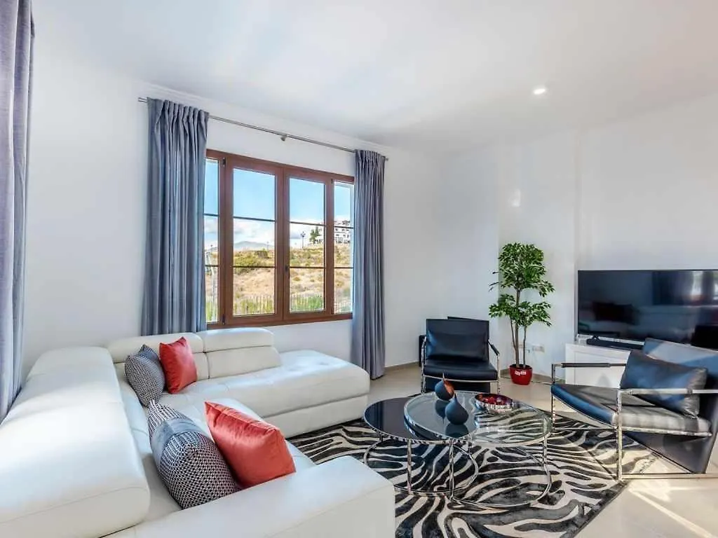 Villa Con Piscina Climatizada Y Vistas Al Golf Spain