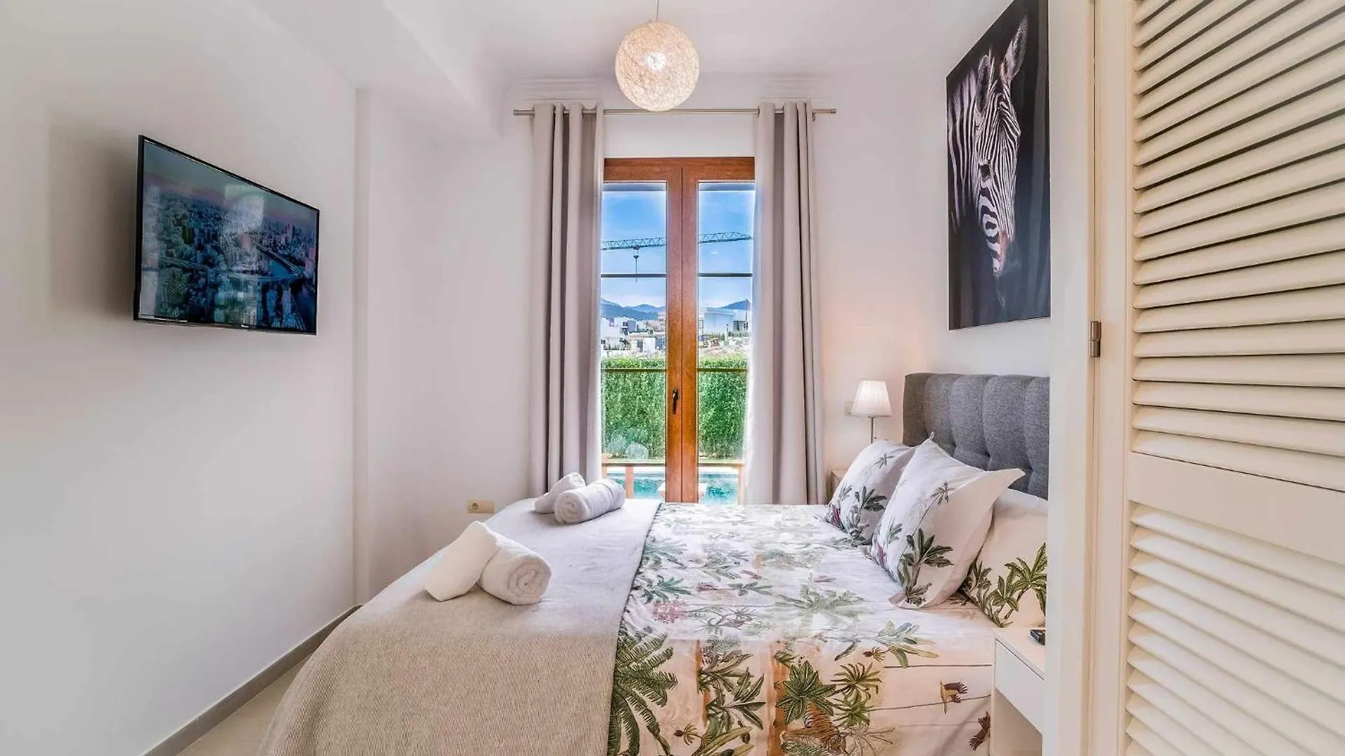 Villa Con Piscina Climatizada Y Vistas Al Golf Estepona
